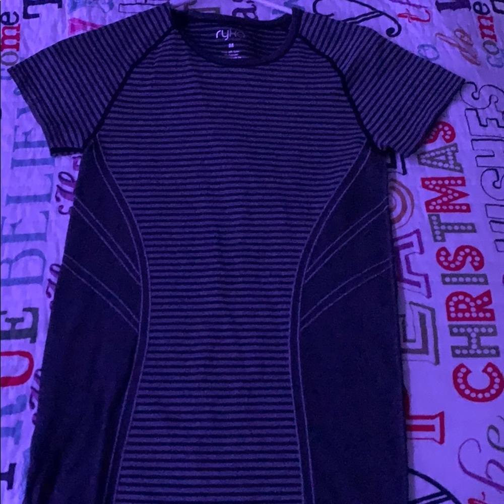workout shirt